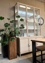 Vitrinekast metaal zand olijf terra wit zwart mosterd blauw, Ophalen of Verzenden, Nieuw, 25 tot 50 cm, Glas