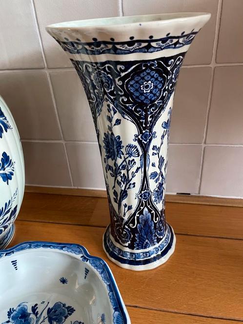 Vintage vaas / trompetvaas Delfts blauw gemerkt Boch Belgium, Antiek en Kunst, Antiek | Vazen, Ophalen of Verzenden