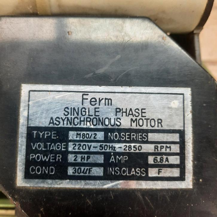 Ferm 2 pk elektromotor 220 volt met gelagerde as, Doe-het-zelf en Verbouw, Motoren, Gebruikt, Elektromotor, 1800 rpm of meer, Ophalen