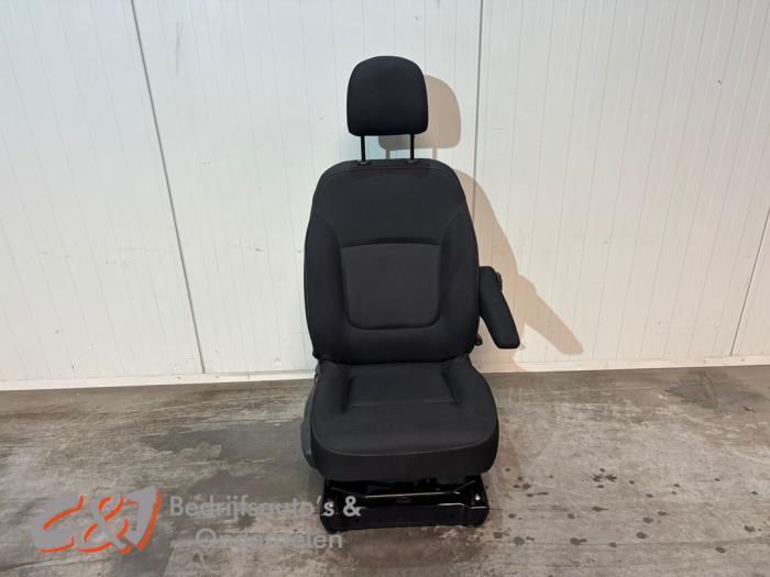 Stoel rechts van een Opel Vivaro, Auto-onderdelen, Interieur en Bekleding, Opel, Gebruikt, 3 maanden garantie, Ophalen of Verzenden