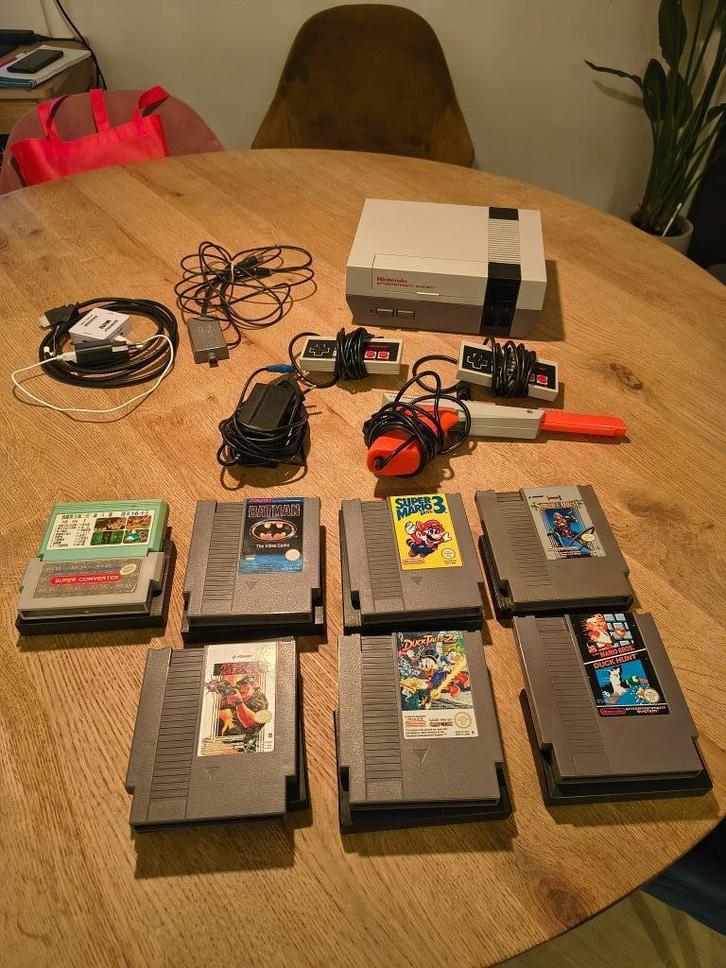 Nintendo NES + 2 controlers + games + hdmi converter, Spelcomputers en Games, Spelcomputers | Nintendo NES, Gebruikt, Met 2 controllers