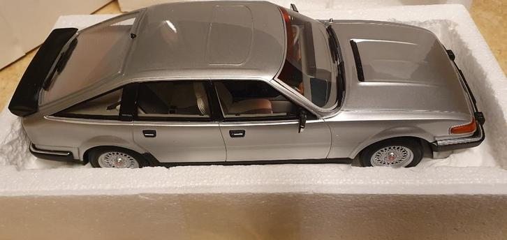 Minichamps 1/18 Rover SD1 Vitesse 3500 V8 zilvergrijs 1986, Hobby en Vrije tijd, Modelauto's | 1:18, Zo goed als nieuw, Auto, MiniChamps
