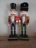 2 notenkrakers uit dezelfde collectie 28cm hoog, Diversen, Kerst, Ophalen of Verzenden, Zo goed als nieuw