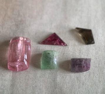 Mix met toermalijn edelstenen cabochons beschikbaar voor biedingen