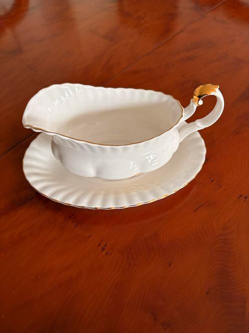 Royal Albert Val D’Or Juskom met Onderbord, Antiek en Kunst, Antiek | Porselein, Ophalen of Verzenden