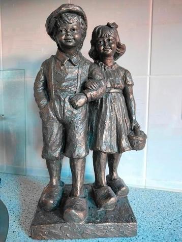 Geert kunen beeld met jongen met meisje "op de klompen"  beschikbaar voor biedingen