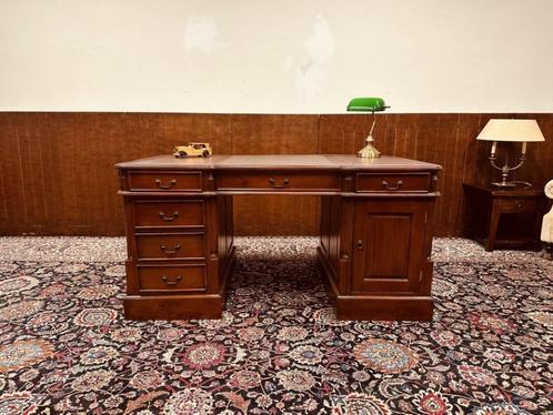 Klassiek Engels Chesterfield Bureau, Antiek en Kunst, Antiek | Kantoor en Zakelijk, Ophalen