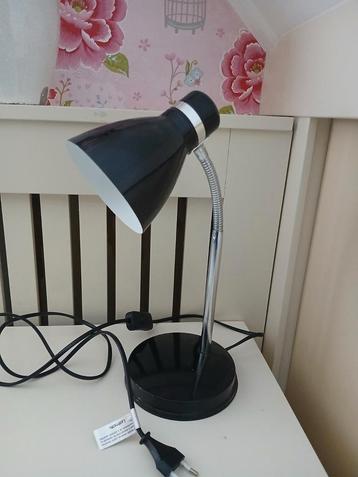 Bureau lampje beschikbaar voor biedingen