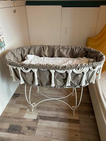 Bohemian Wiegje met Macramé beschikbaar voor biedingen
