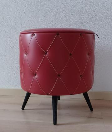 Vintage poef/naaimand beschikbaar voor biedingen