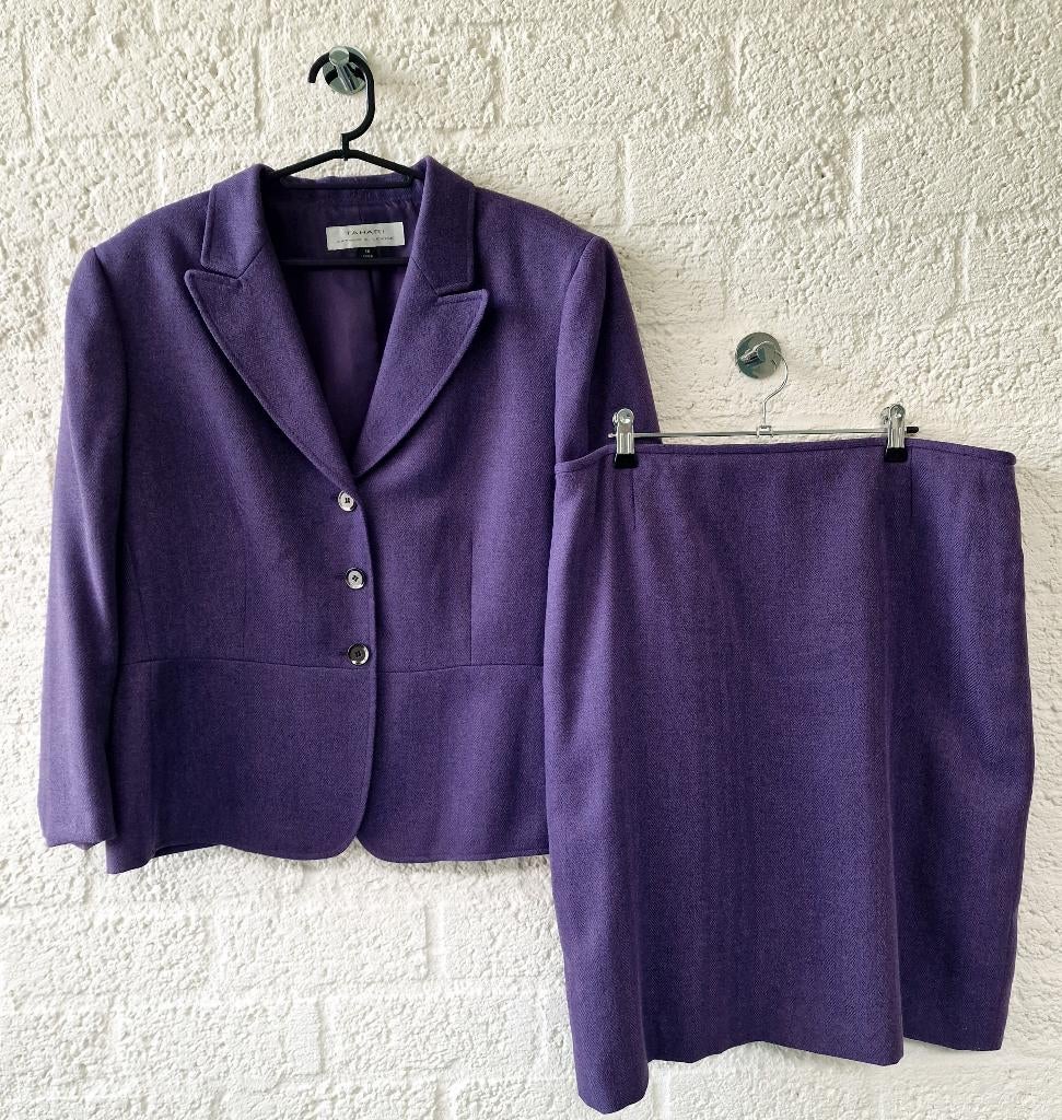Tahari Arthur S. Levine paarse blazer + rok set maat 18 (XL), Kleding | Dames, Ophalen of Verzenden, Zo goed als nieuw, Maat 46/48 (XL) of groter