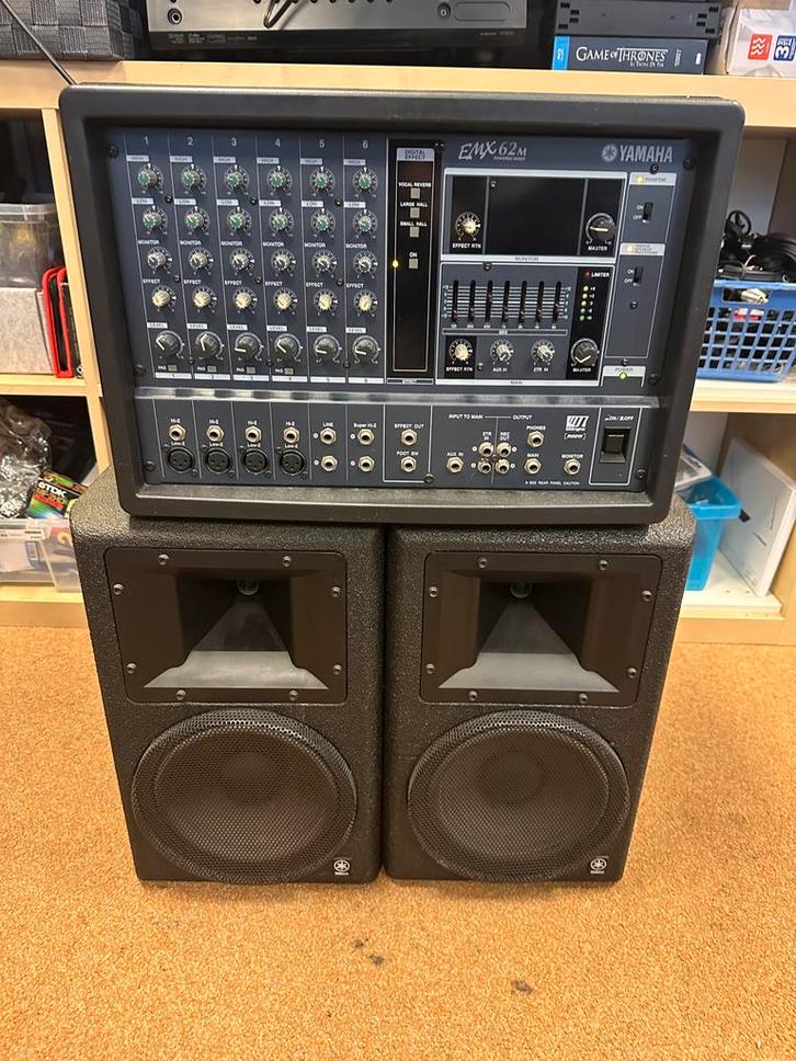 Yamaha EMX62M Powered Mixer met Speakers, Muziek en Instrumenten, Versterkers | Keyboard, Monitor en PA, Gebruikt, P.A., Minder dan 500 watt