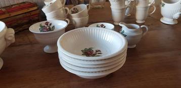 Wedgwood Moss Rose Servies beschikbaar voor biedingen