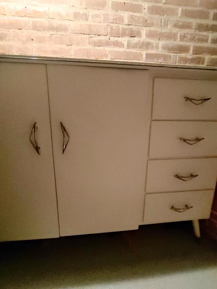 wit babybedje ledikant met lattenbodem en commode uit 1963, Kinderen en Baby's, Kinderkamer | Commodes en Kasten, Gebruikt, Ophalen