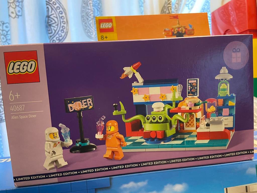 Lego 40687 Alien Space Diner - Nieuw & Verzegeld, Ophalen of Verzenden, Nieuw, Groter dan 1:32