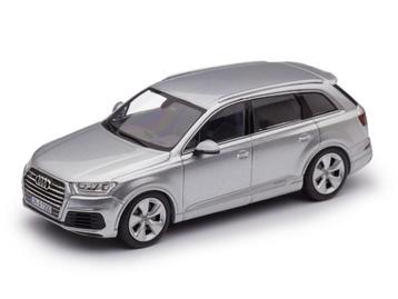 Audi Q7 Quattro S-Line Floret Zilvergrijs Metallic Spark beschikbaar voor biedingen