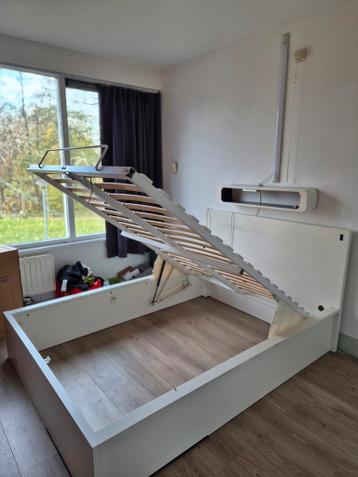 Ikea Malm bed 140x200 met lattenbodem - afbeelding 2