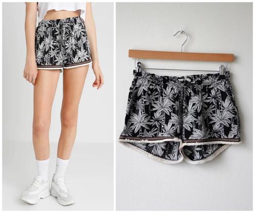 Molly Bracken - korte broek / zomer shorts / zwart  maat S M, Kleding | Dames, Broeken en Pantalons, Zo goed als nieuw, Maat 36 (S)