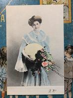 Pasen - Dame in blauwe jurk met paaseivaas, Ophalen of Verzenden, Voor 1920, Ongelopen, Feest(dag)