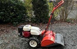 Grondfrees TE HUUR beschikbaar voor biedingen