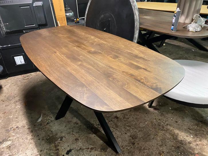 Deense ovale walnoten tafel 180x100, Huis en Inrichting, Tafels | Eettafels, Nieuw, 50 tot 100 cm, 150 tot 200 cm, Vijf personen of meer