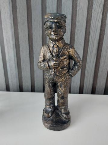 Beeldje man met de pijp 21cm beschikbaar voor biedingen