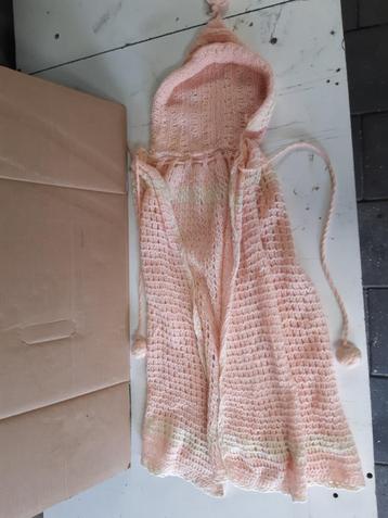 Babycape 75 jaar oud!! beschikbaar voor biedingen