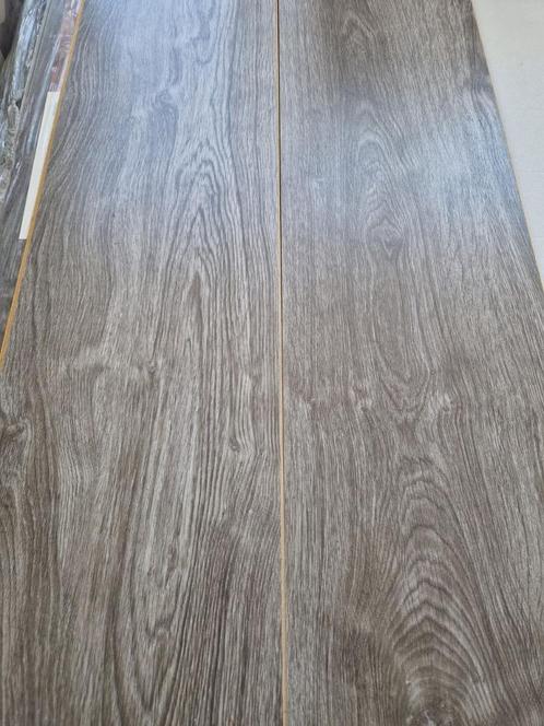 KronoSwiss Laurentina XL 8652 laminaat nu € 15,95 per m²., Huis en Inrichting, Stoffering | Vloerbedekking, Nieuw, Laminaat, 50 tot 75 m²