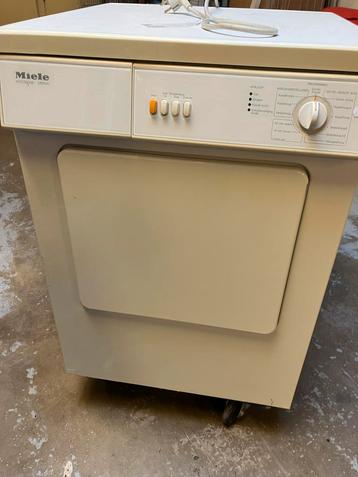 Mieke wasdroger, afvoerslang beschikbaar voor biedingen