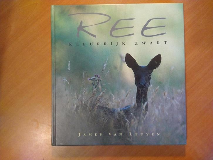 Leuven, James van. Ree kleurrijk zwart, Boeken, Dieren en Huisdieren, Zo goed als nieuw, Overige diersoorten, Ophalen of Verzenden