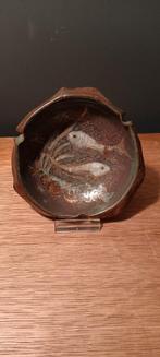 Asbakje, geëmailleerd met vissen ingelegd., Antiek en Kunst, Antiek | Koper en Brons, Ophalen of Verzenden