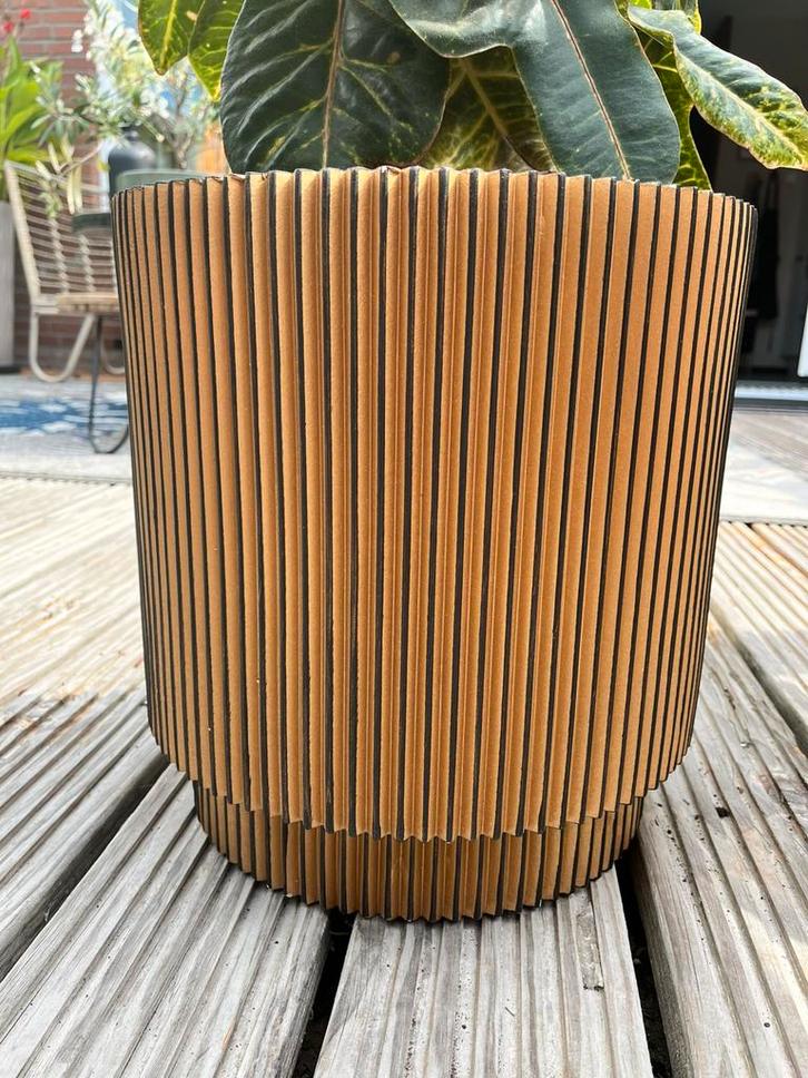 Grote bloempot, Tuin en Terras, Bloempotten, Zo goed als nieuw, Kunststof, Binnen, 25 tot 40 cm, Rond, Ophalen