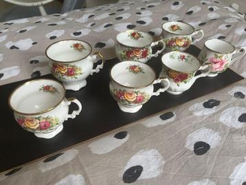 7 Fine Bone China Kopjes - Queens & Elizabetha beschikbaar voor biedingen