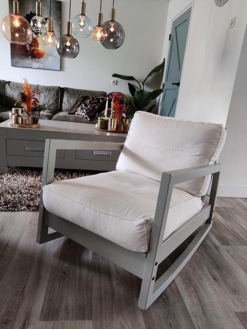 Ikea Lilberg Schommelstoel grijs-groen met witte kussens, Huis en Inrichting, Fauteuils, Zo goed als nieuw, Hout, Stof, 50 tot 75 cm