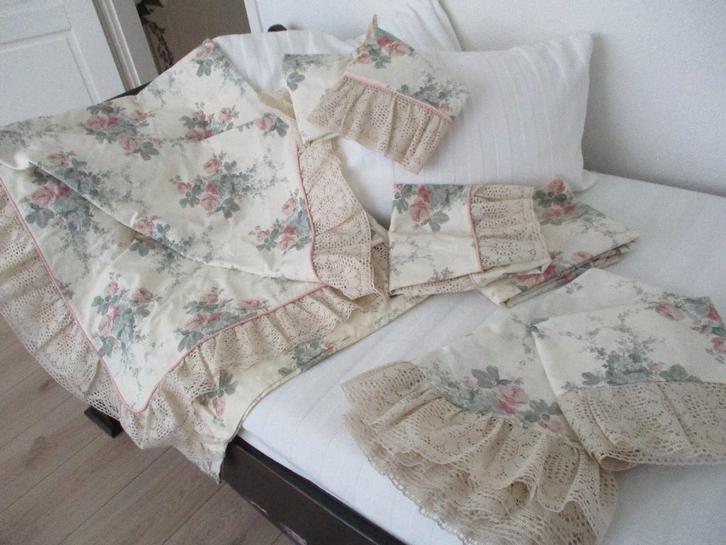 engels dekbedovertrek en slopen enz, Huis en Inrichting, Slaapkamer | Beddengoed, Zo goed als nieuw, Dekbedovertrek, Overige maten