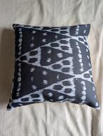 Ikat kussens handgeweven (25 euro, 35 euro of 45 euro), Ophalen of Verzenden, Zo goed als nieuw, Overige kleuren, Vierkant