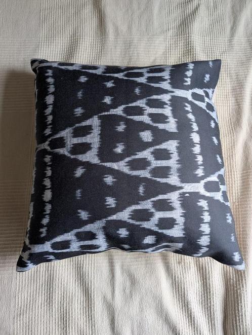 Ikat kussens handgeweven (25 euro, 35 euro of 45 euro), Huis en Inrichting, Woonaccessoires | Kussens, Zo goed als nieuw, Overige kleuren