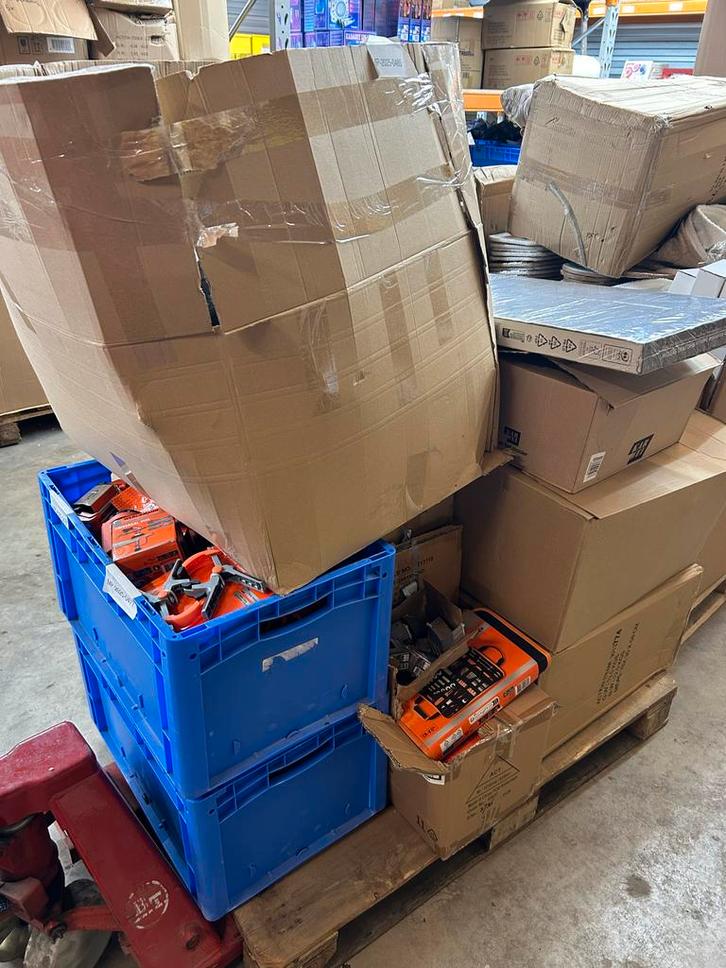 Pallet met gereedschap en diverse items, Doe-het-zelf en Verbouw, Gereedschapskisten, Nieuw, Gevuld, Ophalen