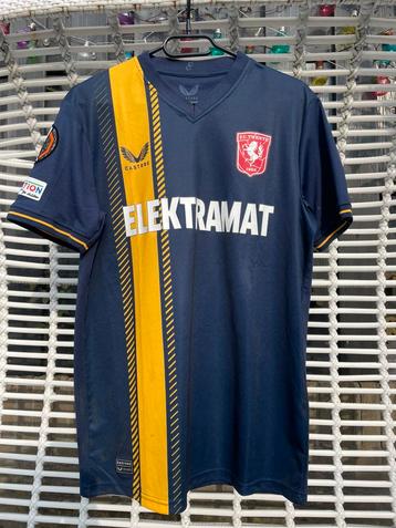 Ongewassen matchworn FC Twente shirt gedragen door Regeer beschikbaar voor biedingen