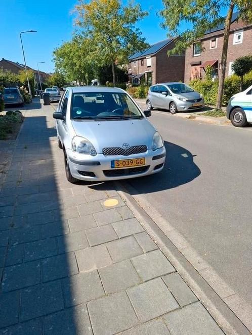 Toyota Yaris 1.0 16V Vvti 5DR 2004 Grijs, Auto's, Toyota, Particulier, Yaris, Benzine, Hatchback, Handgeschakeld, Geïmporteerd