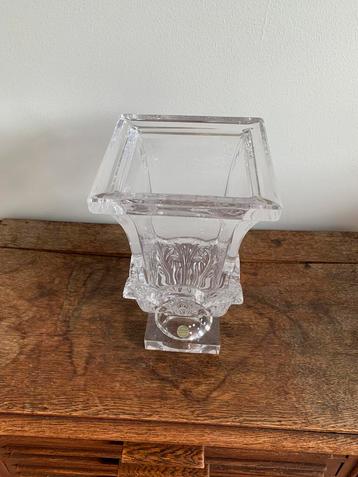 Glazen vaas beschikbaar voor biedingen