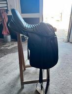 Zaldi New Kent, Dressuurzadel, 18 inch, Dieren en Toebehoren, Paarden en Pony's | Zadels, Ophalen of Verzenden, Zo goed als nieuw