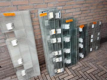 Vele Frontjes en zitstokken  beschikbaar voor biedingen