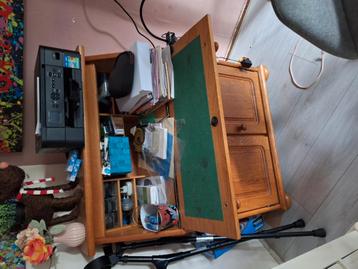 Secretaire  beschikbaar voor biedingen