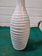 vaas wit aardewerk golvend, Huis en Inrichting, Woonaccessoires | Vazen, Ophalen of Verzenden, 'T Olde Gre-j, Info@toldegrej.nl