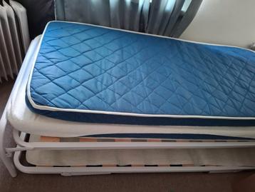 Logeerbed / eenpersoons bed beschikbaar voor biedingen
