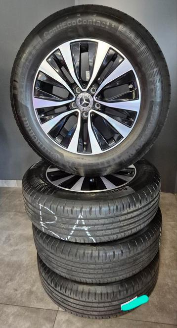 Originele Mercedes GLA 2022 Velgenset 17 inch Zomerbanden beschikbaar voor biedingen