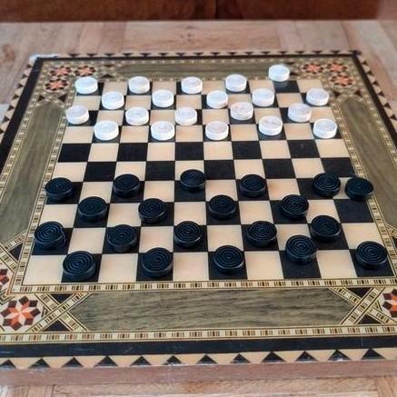 Damschijven met houten Dambord, Hobby en Vrije tijd, Gezelschapsspellen | Bordspellen, Gebruikt, Een of twee spelers, Reisspel