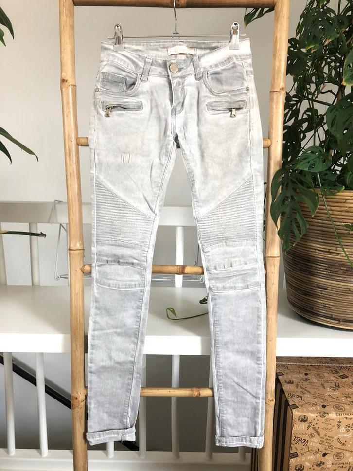 Licht Grijze Dames Jeans maat S / 36, Kleding | Dames, Spijkerbroeken en Jeans, Zo goed als nieuw, Overige jeansmaten, Grijs, Ophalen of Verzenden