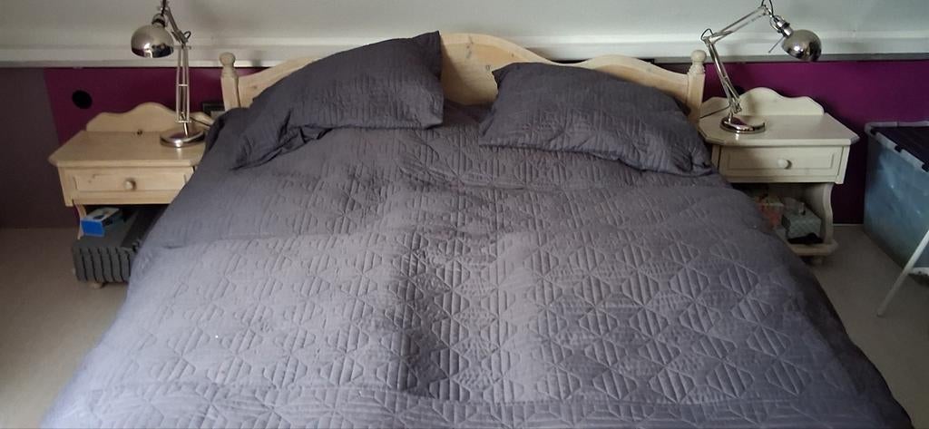 Mooi houten blank gebeitst ledikant met nachtkastjes., Huis en Inrichting, Slaapkamer | Bedden, Ophalen of Verzenden, Tweepersoons